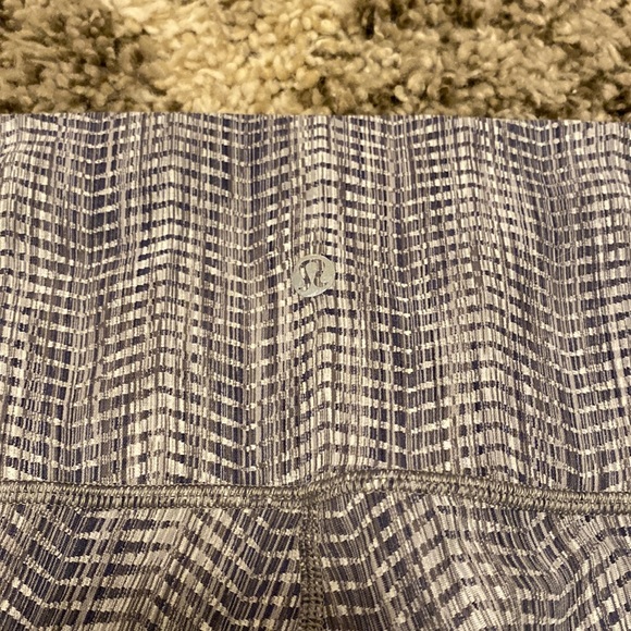 Lululemon 25” Wunder Under “Luon Arrow Jacquard Battleship Silver Soup” - Picture 5 of 5